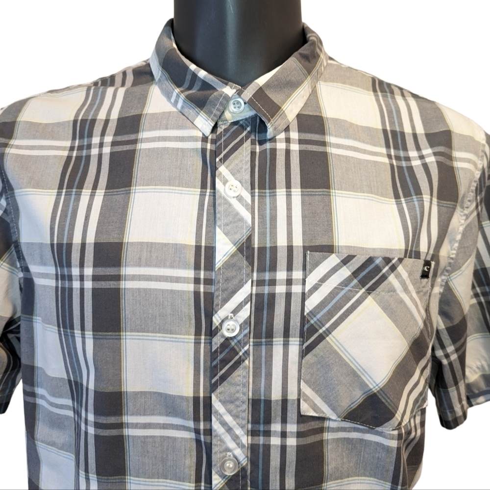 2/$20 O’Neill Grey Plaid Button Front Shirt Large Short Sleeve